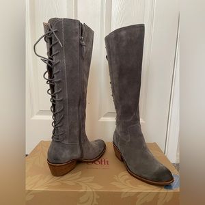 Sofft knee-high gray size 8 suede boots. Never worn, new in box.